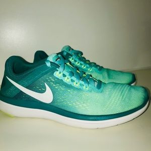 Nike Flex sneakers